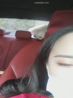 女富姐和没啥经验粉丝在奔驰车里玩两下就把他搞射了全程记录_[补录]